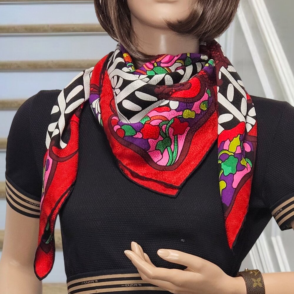 Tiffany & Co. 𝟏𝟎𝟎% silk Geometric Design scarf